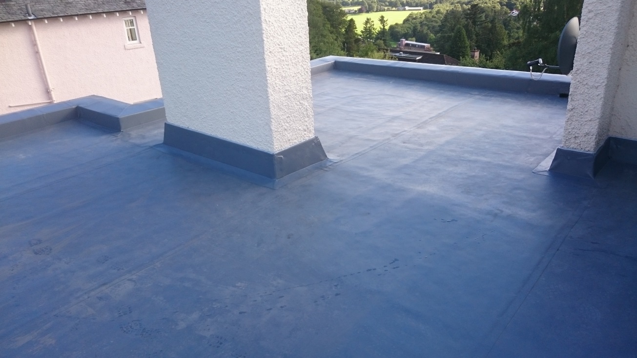 Overlaid felt roof with single ply membrane